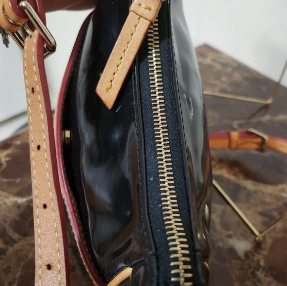 Dooney & Bourke Patent Leather Crossbody Bag EUC - Picture 16 of 16